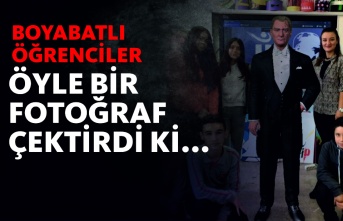 Boyabatlı Öğrenciler Mustafa Kemal Atatürk'ün Üç Boyutlu Görüntüsü İle Fotoğraf Çektirdi