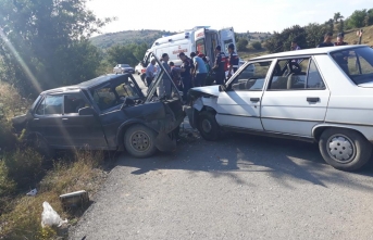 Kastamonu'da 2 Otomobil Çarpıştı 11 Yaralı
