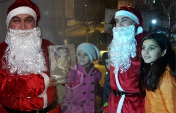 Noel Baba Boyabat'ta çocuklara hediye dağıttı