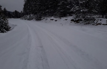 Boyabat'ta 40 köy yolu kardan kapandı