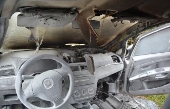 Otomobil alev aldı, sürücü yanmaktan son anda kurtuldu