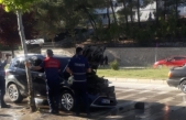 Boyabat' Adnan Menderes Bulvarı'ında otomobil tutuştu