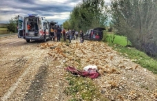 Boyabat Kastamonu yolunda araç traktöre çarptı 7 yaralı !