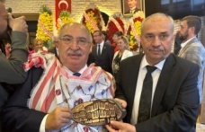 Hüseyin Coşar yılın en başarılı ilçe belediye başkanı seçildi