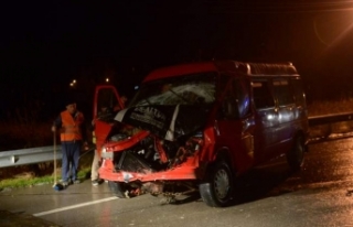 Sinop'ta iki minibüs çarpıştı: 13 yaralı