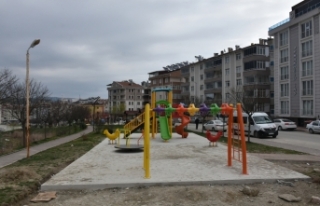 Boyabat Belediyesi Çocuk Parklarını Yeniliyor
