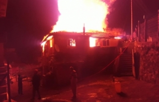 Boyabat'ta yangın bir ev tamamen kül oldu