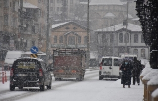 Boyabat'ta kar yağışı etkili oluyor 9 köy...
