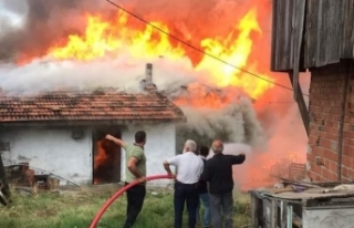 5 ev 1 ambar yangında kül oldu