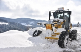 Boyabat’ta kar 16 köyü ulaşıma kapattı