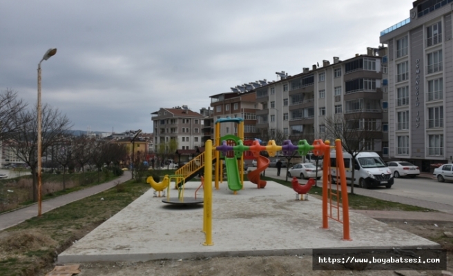 Boyabat Belediyesi Çocuk Parklarını Yeniliyor