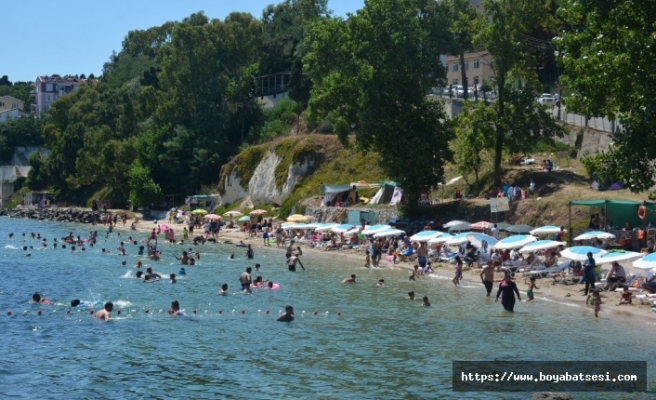 Sinop'ta plajlar tatilde doldu taştı