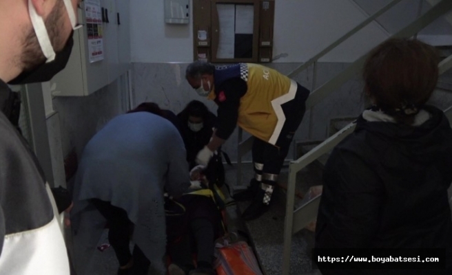 Merdivenden düşen yaşlı kadın hastanelik oldu