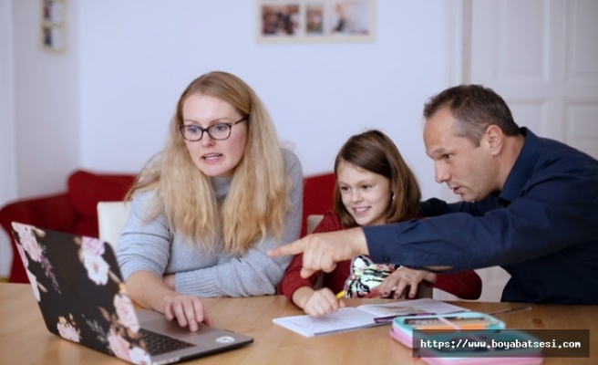 “Dijital ebeveynler” çocuklarına rol model olmalı  