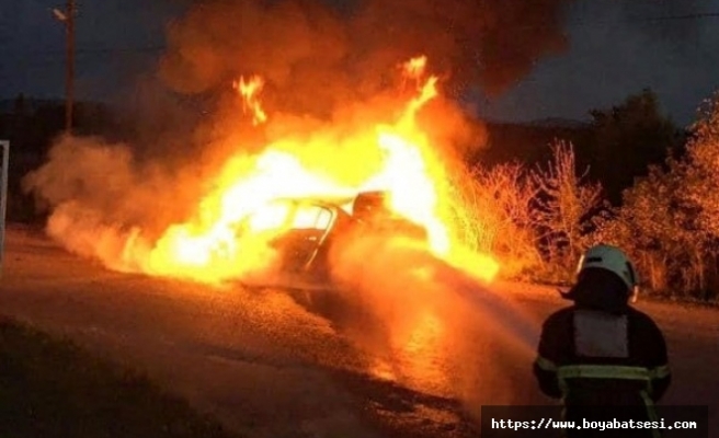 Boyabat Kastamonu yolunda otomobil alev alev yandı  