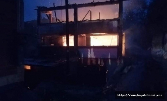 Asarcık Kazaklı Köyü'nde  gece çıkan yangında ev kül oldu