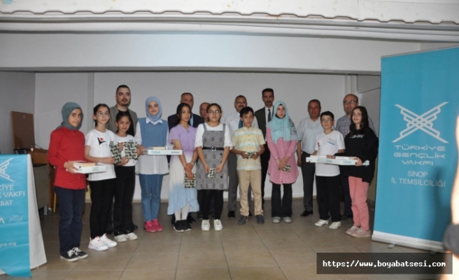 Kitap Kurdu yarışmasında derece giren öğrenciler ödüllendirildi