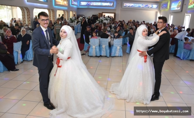  İkiz kız kardeşler, ikizlerle evlendi: Çifte düğünle dünya evine girdiler  