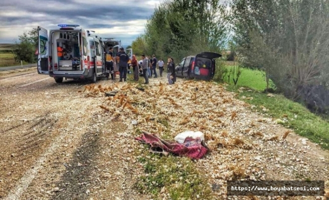 Boyabat Kastamonu yolunda araç traktöre çarptı 7 yaralı !