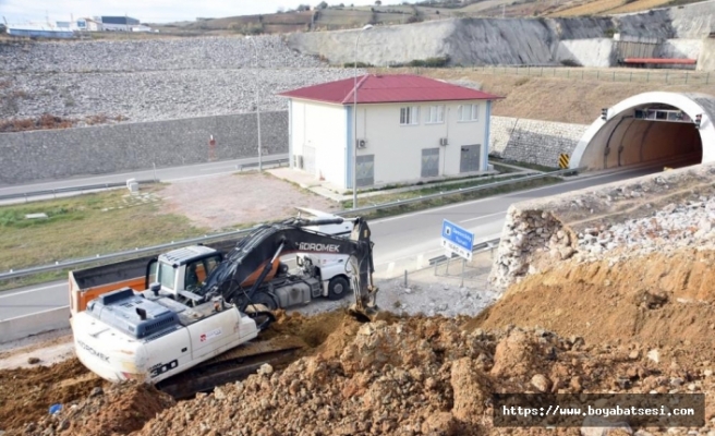 Boyabat Sinop yolunda yıkılan istinat duvarının onarımı 1 yıl sonra başladı 
