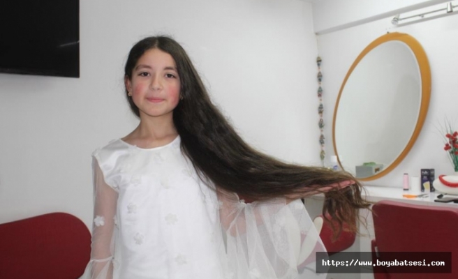 Küçük Zeynep beline uzanan saçlarını lösemili çocuklara bağışladı 