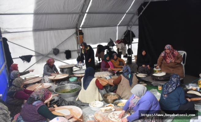Boyabat’ta kadınlar depremzedeler için kolları sıvadı