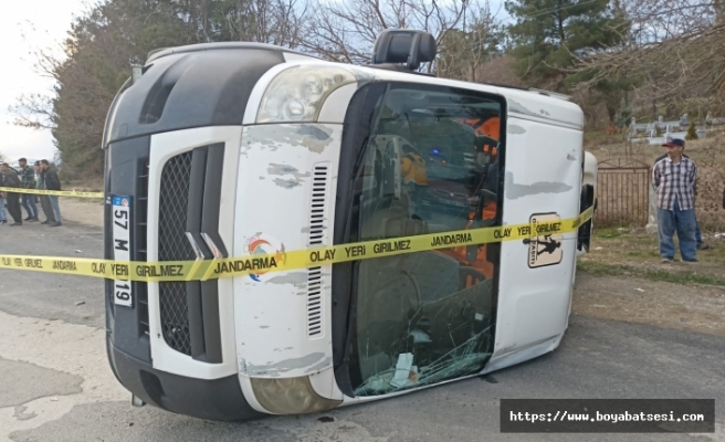 Boyabat’ta öğrenci minibüsü ile otomobil çarpıştı 11 yaralı !