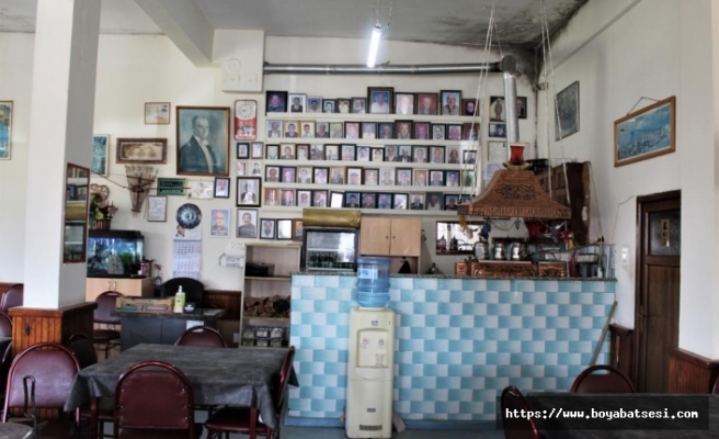 Kahvehanenin vefat eden müşterilerinin anısı duvarda yaşatılıyor 