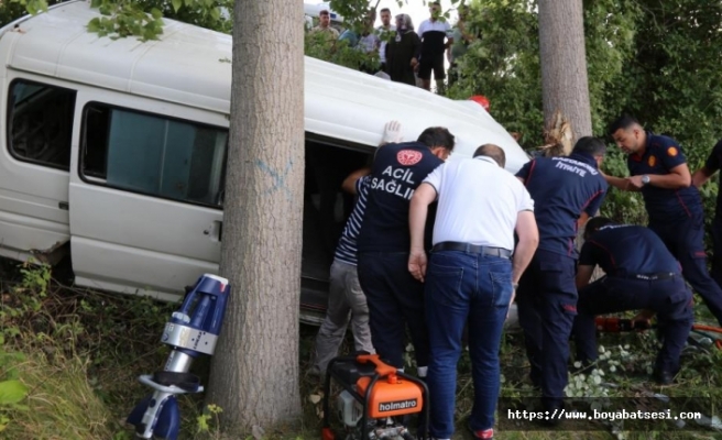 Boyabat Kastamonu yolunda şarampole uçan minibüsün sürücüsü hayatını kaybetti 