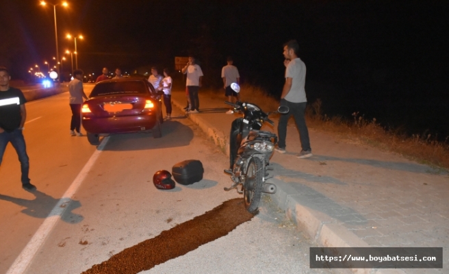 Otomobille çarpışan motosiklet sürücüsü olay yerinden kaçtı